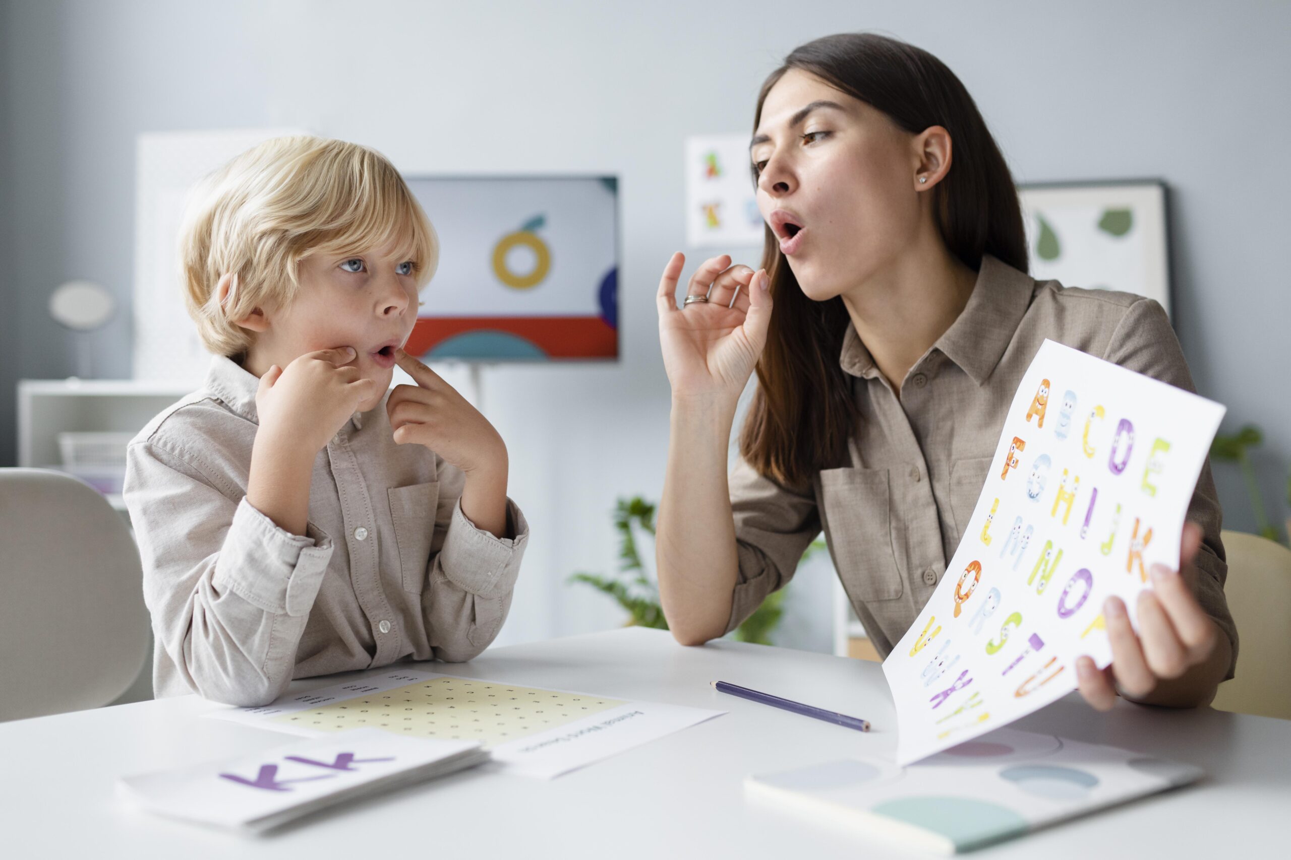 woman-doing-speech-therapy-with-little-blonde-boy - Future Center